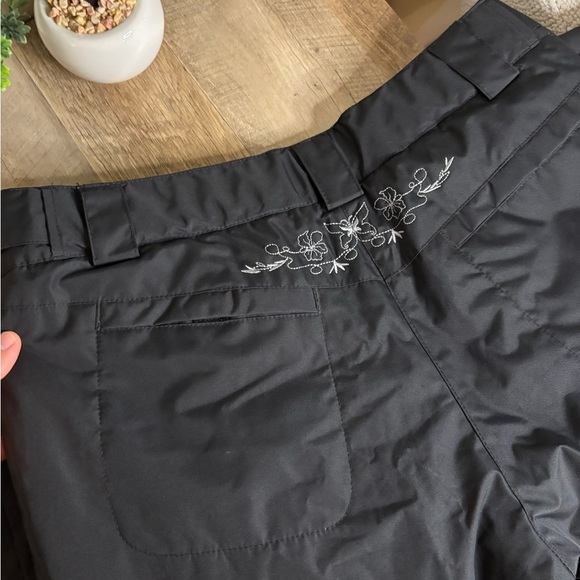 Women’s Peak Performance M/L Snow Pants - Picture 4 of 5